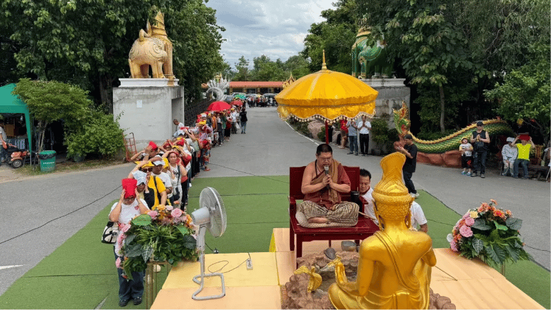 สายมูคึกคัก! คอหวยแห่ขอโชค “กุมารทองเจ้าสัวเฮง” ล้วงเลขปิงปองมงคล ลุ้นงวด 1/7/68